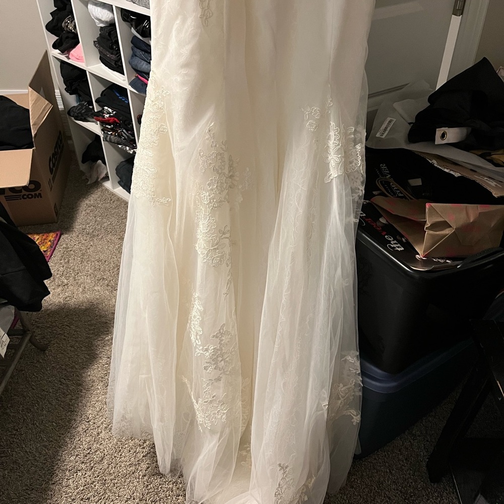 Vera Wang Size 12 Wedding Dress Elegant Simple - Picture 10 of 11